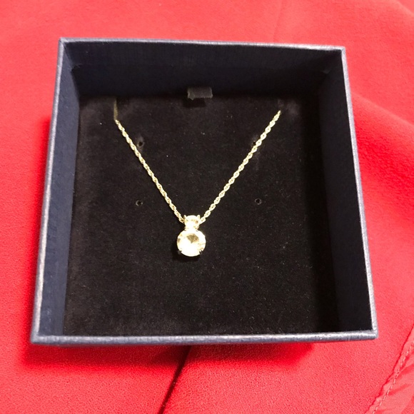 Attract Round White Rhodium Plating Necklace - Picture 2 of 6